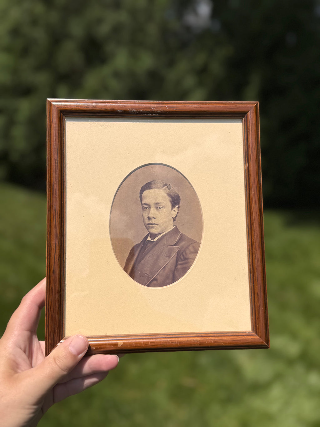 Antique Gentleman Portrait Photograph in Wooden Frame | Victorian Cabinet Card